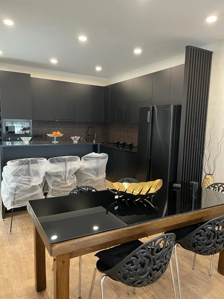 House, 5-room, 300 m²
