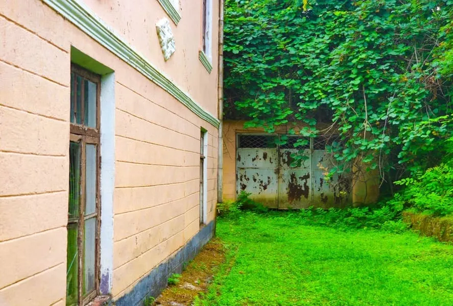 Land, 3280 m²