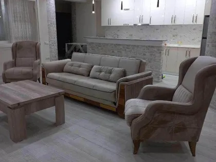 Квартира, 3-комн., 105 м²