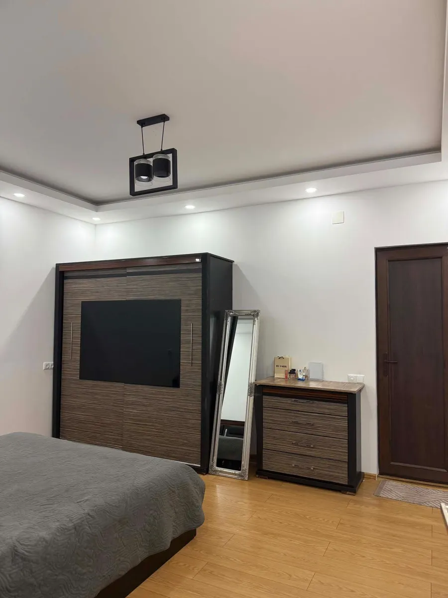 House, 5-room, 460 m²