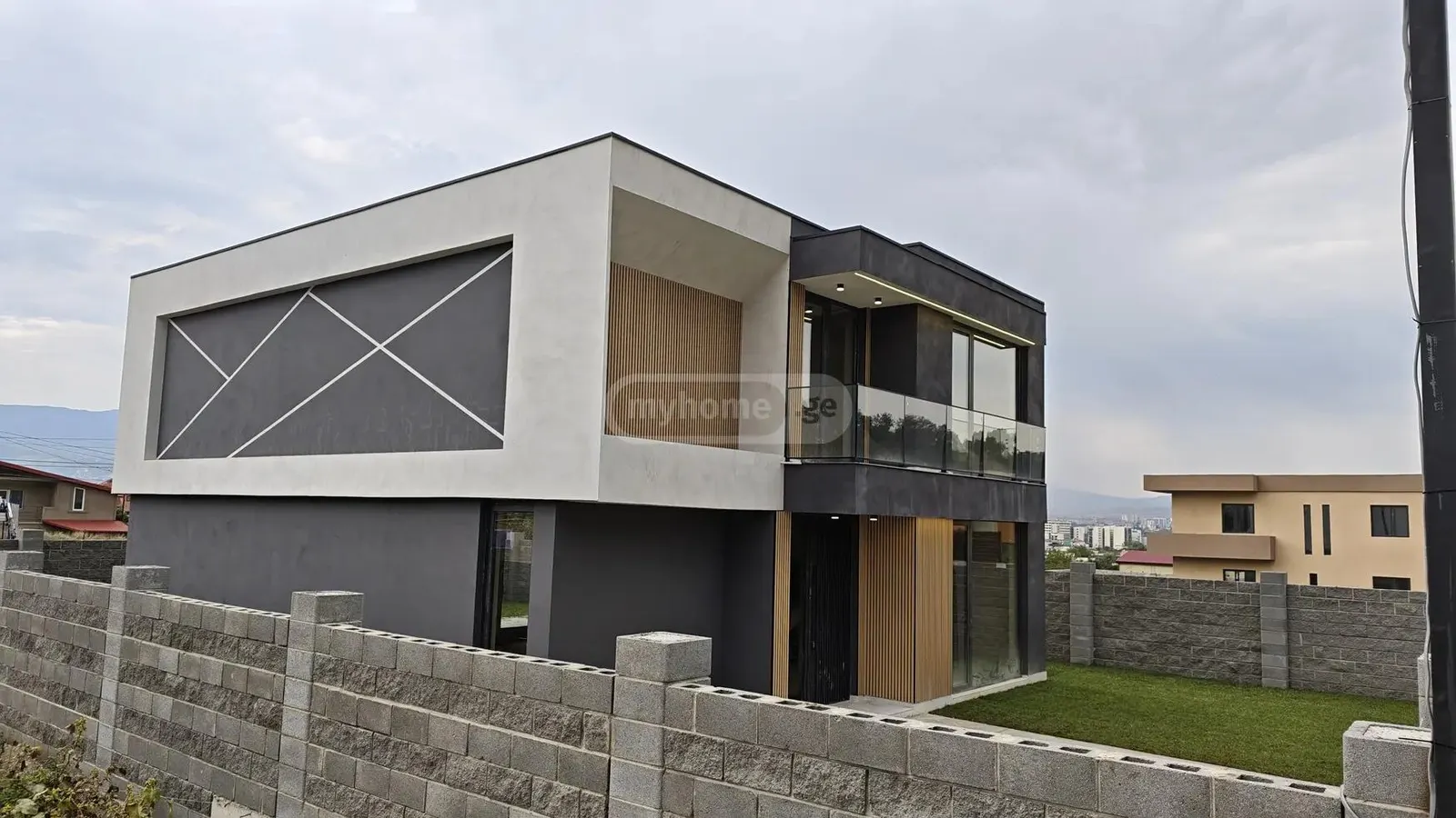 Дом, 5-комн., 230 м²