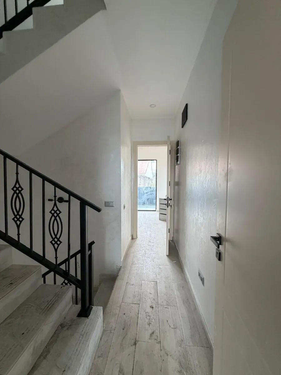 House, 5-room, 225 m²
