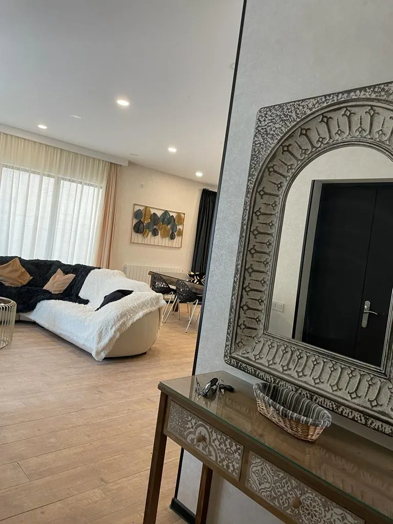 House, 5-room, 300 m²