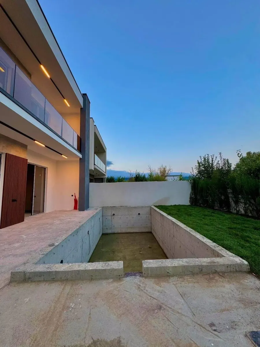 Дом, 5-комн., 250 м²