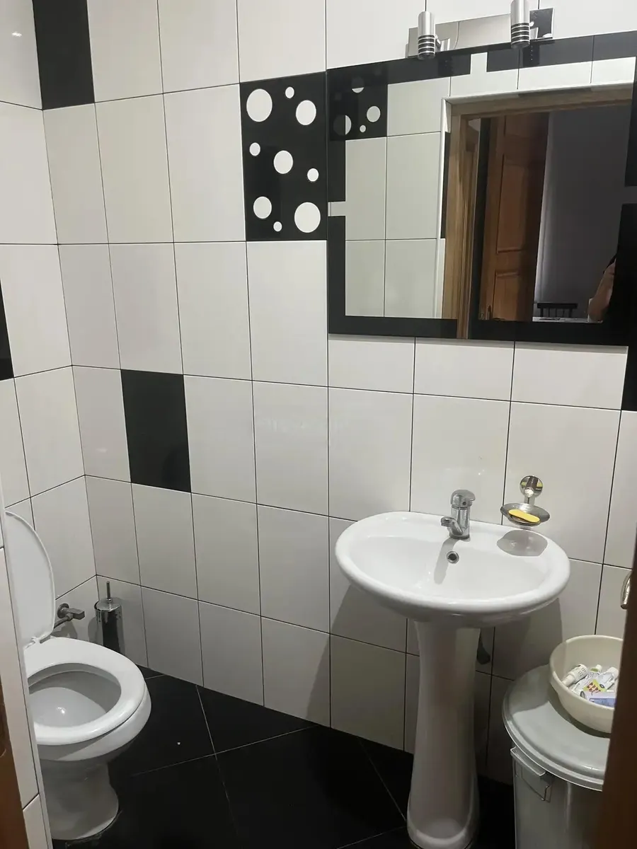Дом, 10-комн., 310 м²
