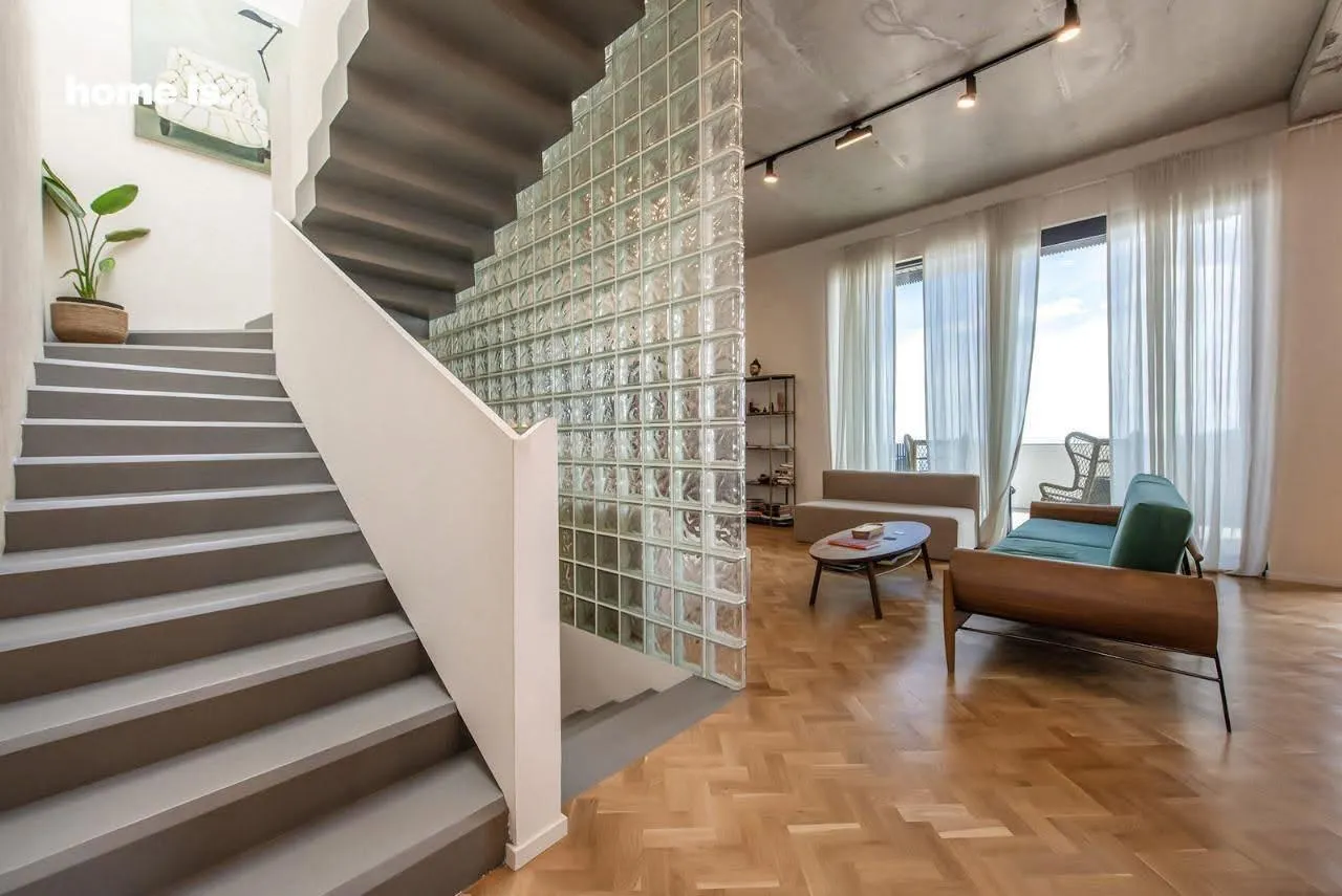 House, 10-room, 600 m²