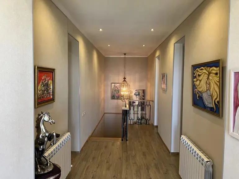 Дом, 5-комн., 350 м²