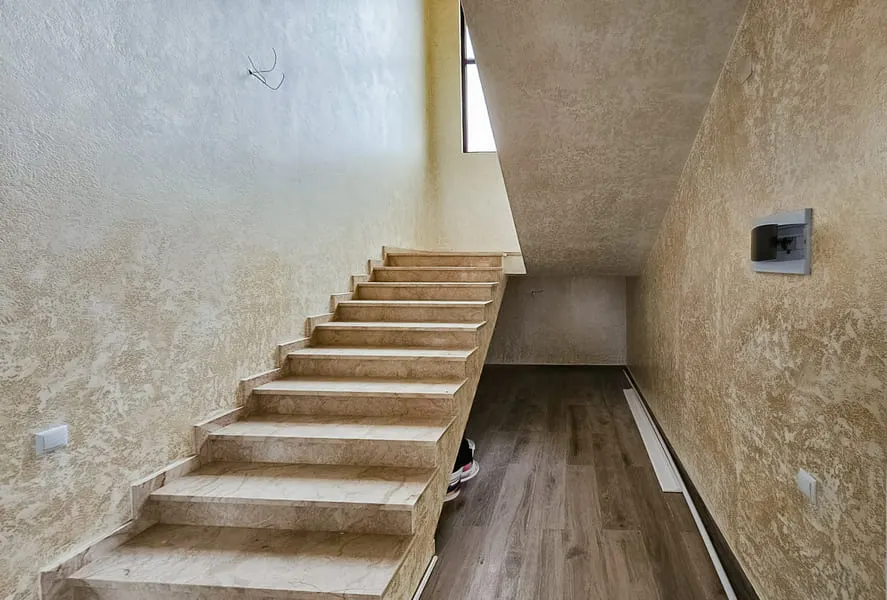 House, 5-room, 240 m²