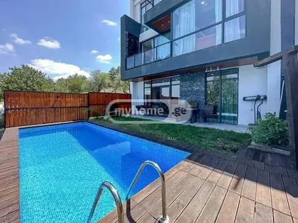 Дом, 8-комн., 312 м²