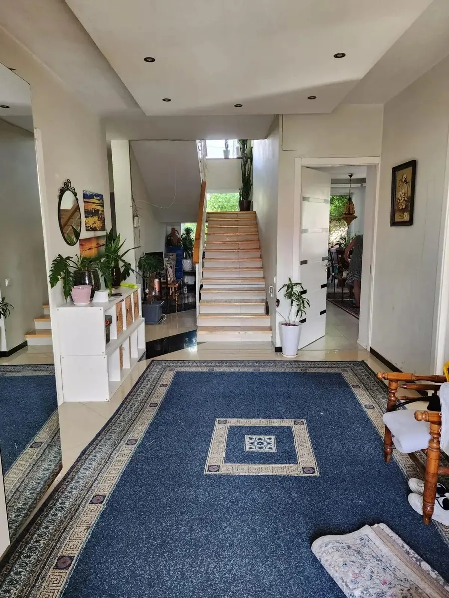 Дом, 7-комн., 240 м²