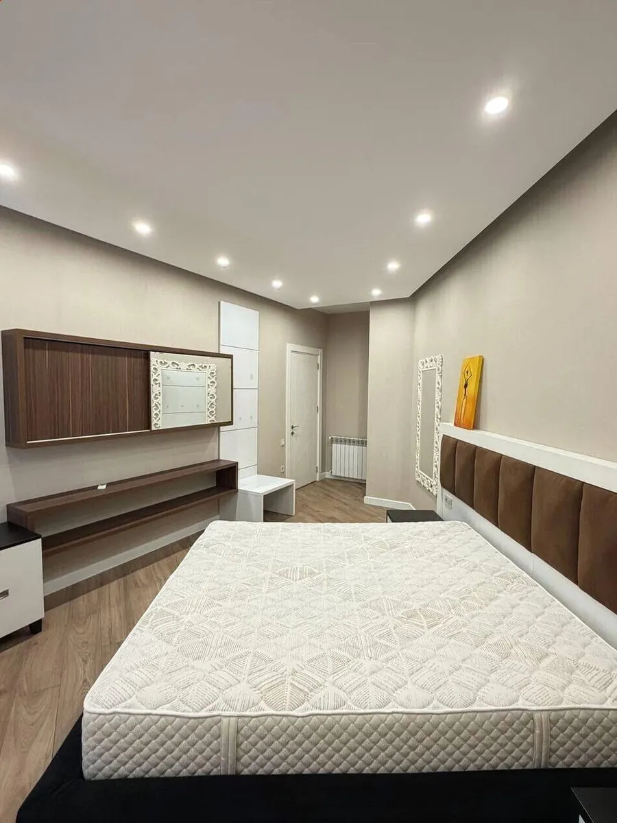 Квартира, 4-комн., 217 м²
