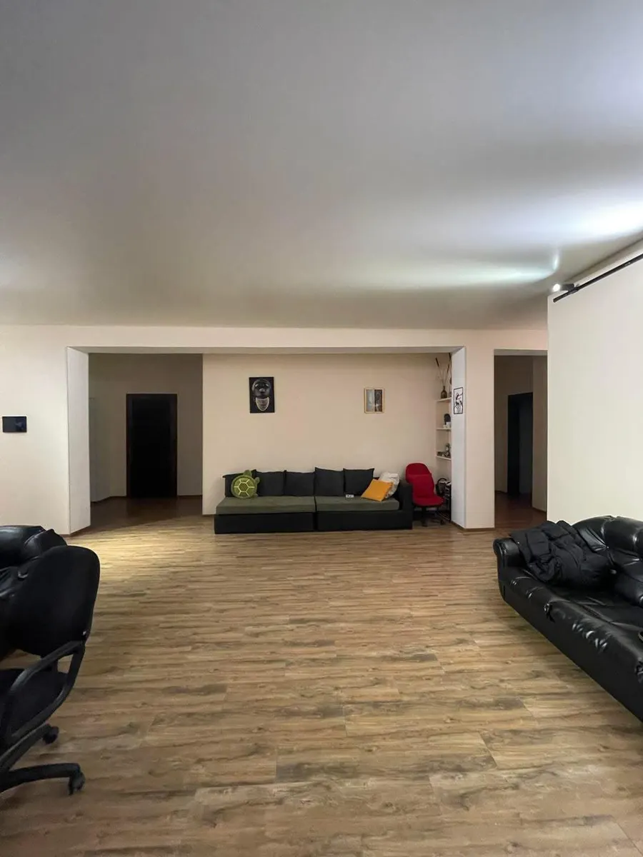 Дом, 5-комн., 300 м²