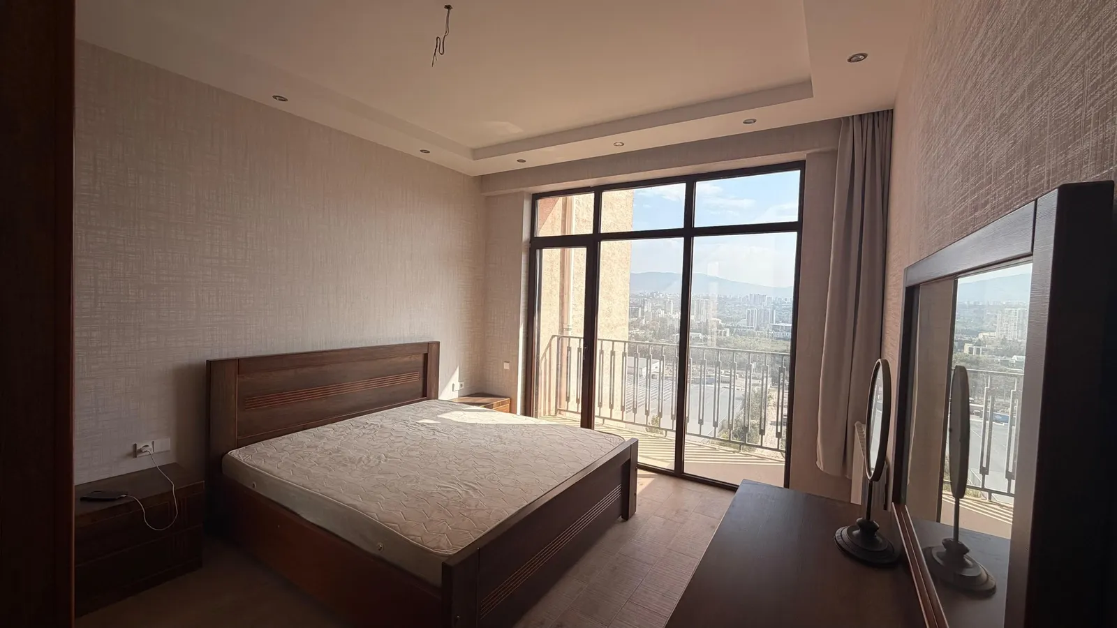 Квартира, 3-комн., 77 м²