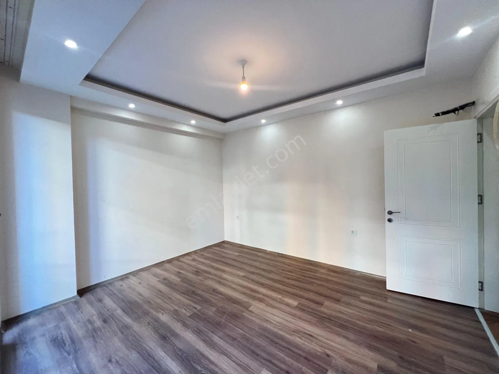 Apartment, 6-room, 200 m²