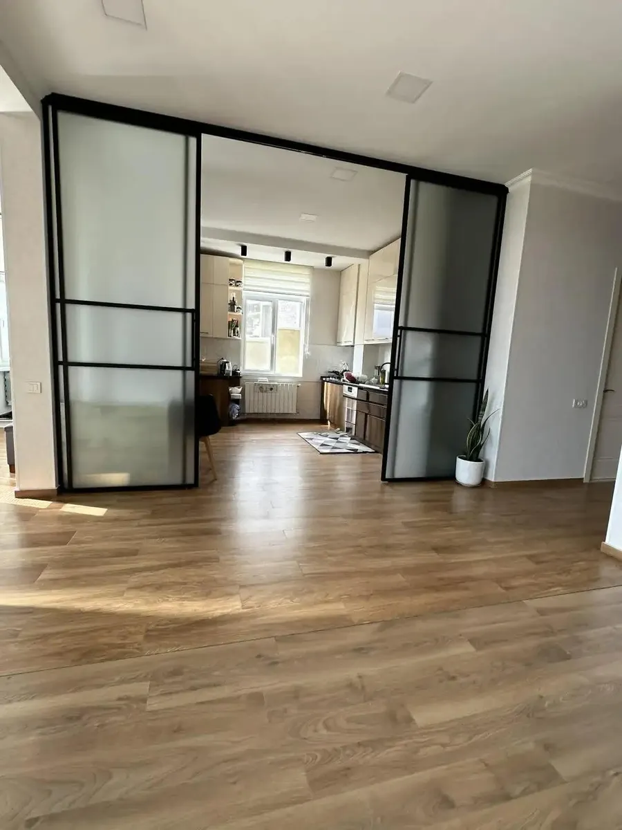 Дом, 7-комн., 330 м²