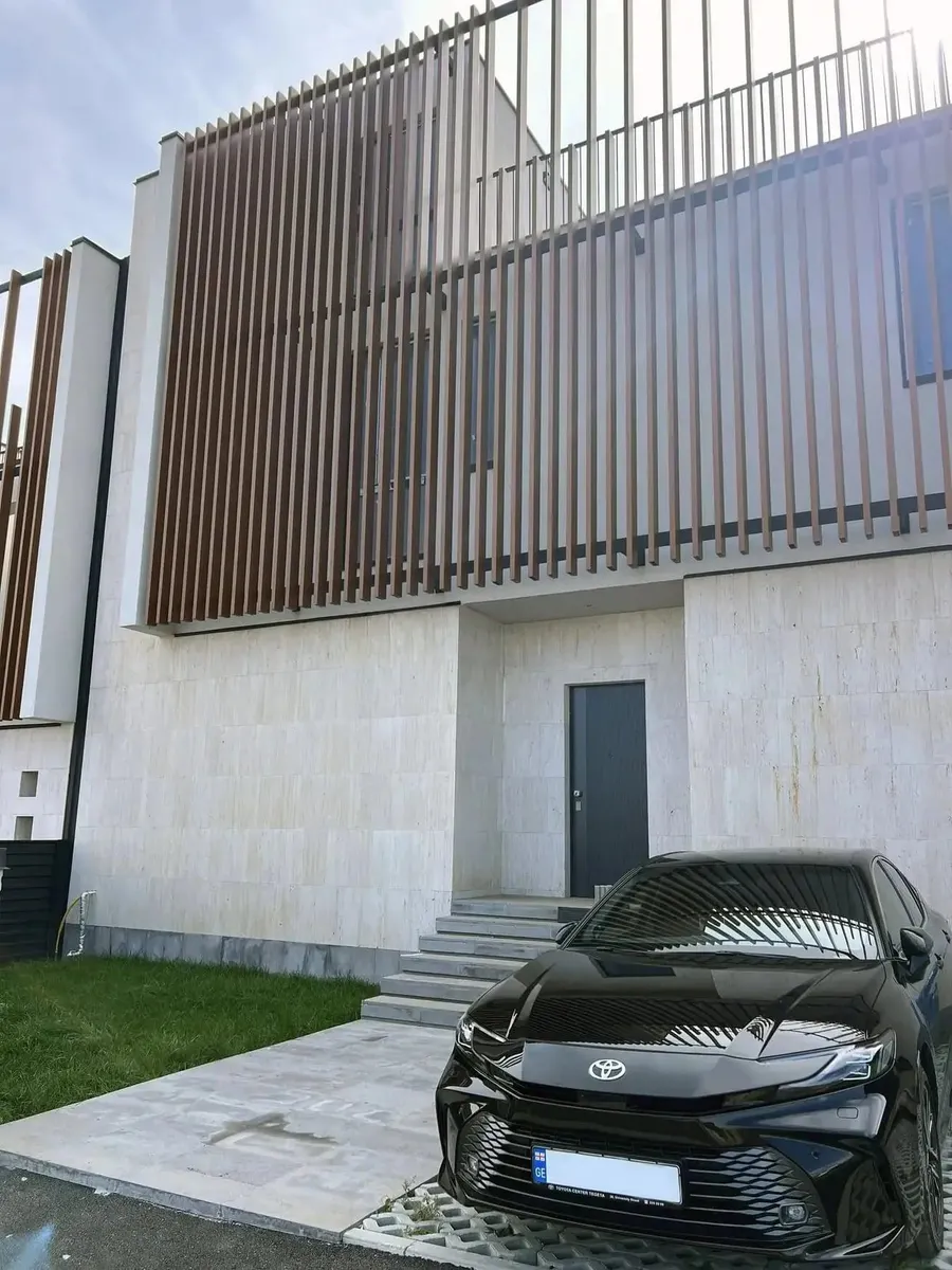 Дом, 10-комн., 280 м²