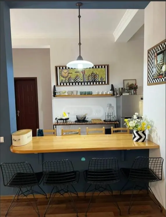 House, 4-room, 200 m²