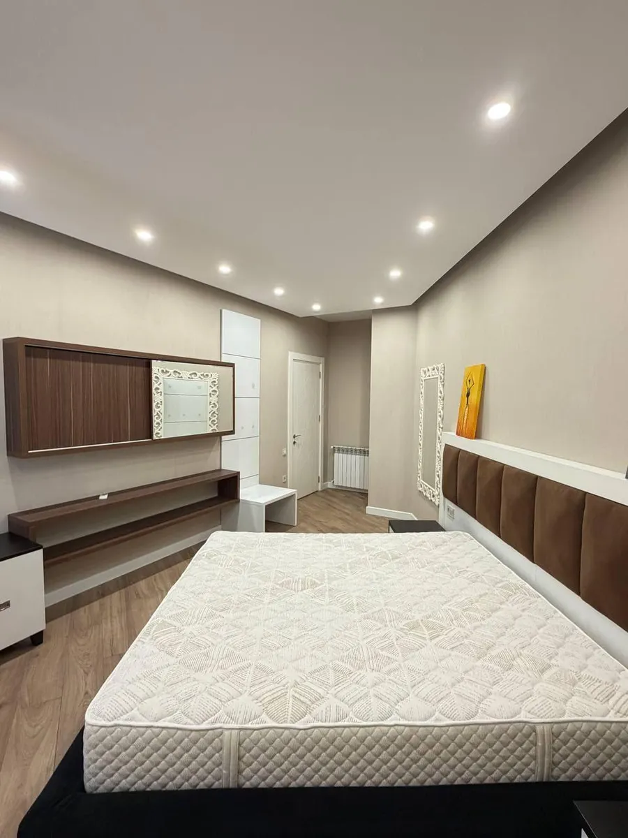 Квартира, 4-комн., 217 м²