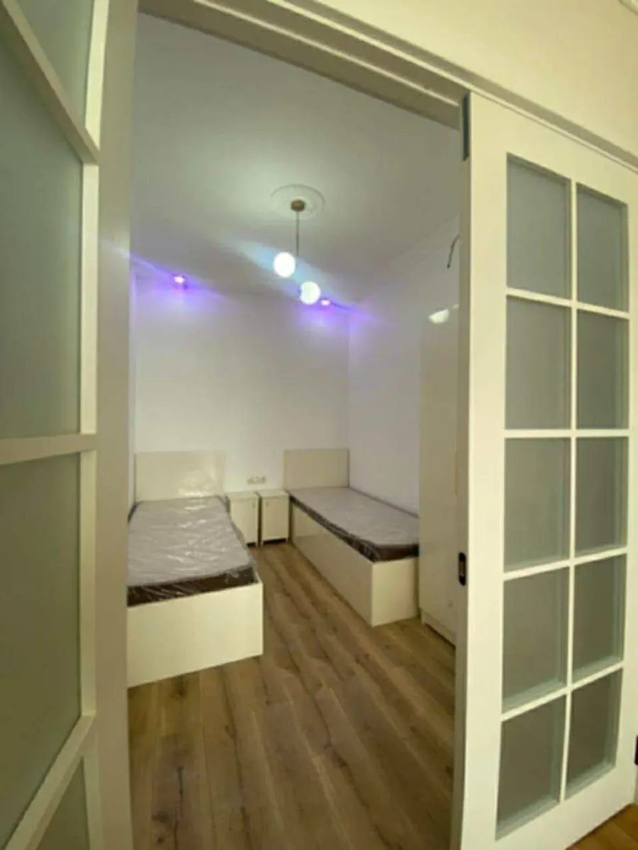 Apartment, 3-room, 70 m², Zurab Gorgiladze St, 96