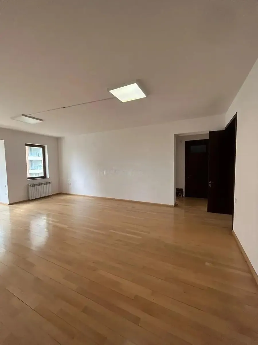 Дом, 10-комн., 700 м²