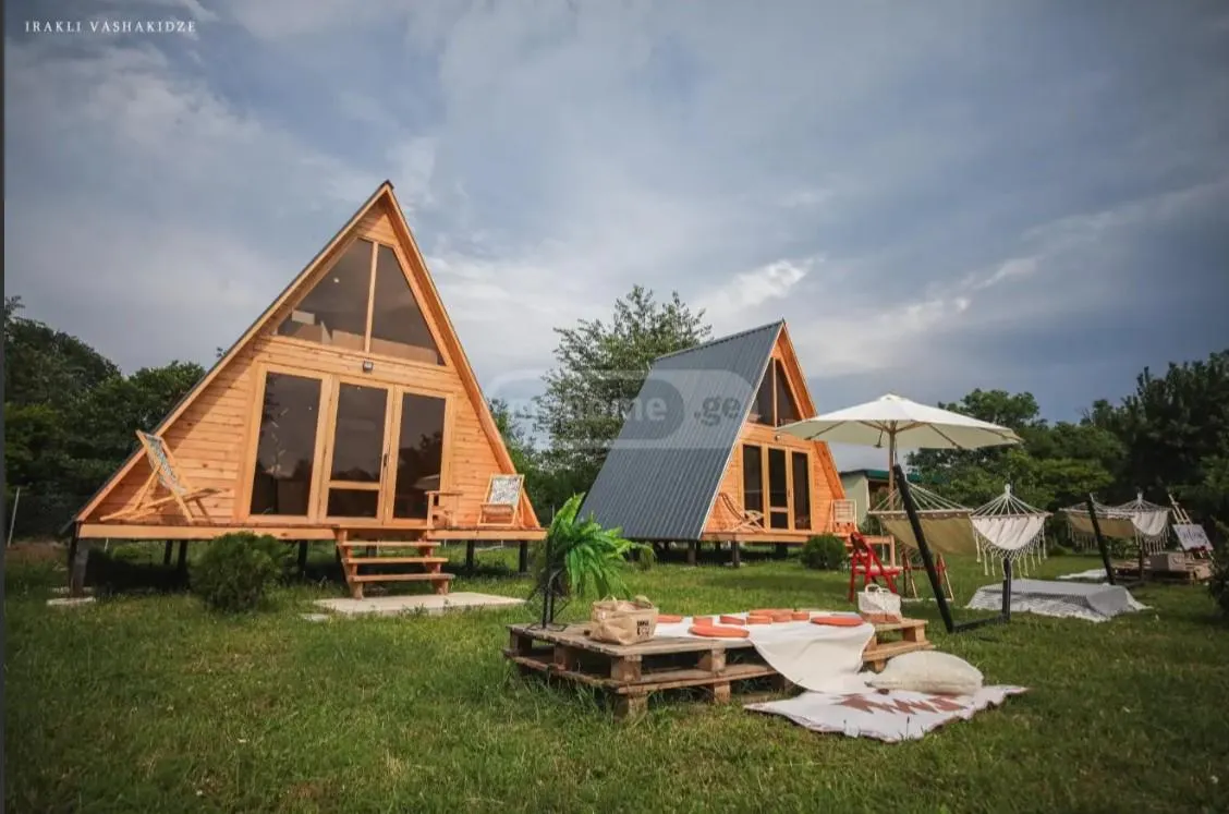 House, 4-room, 200 m²