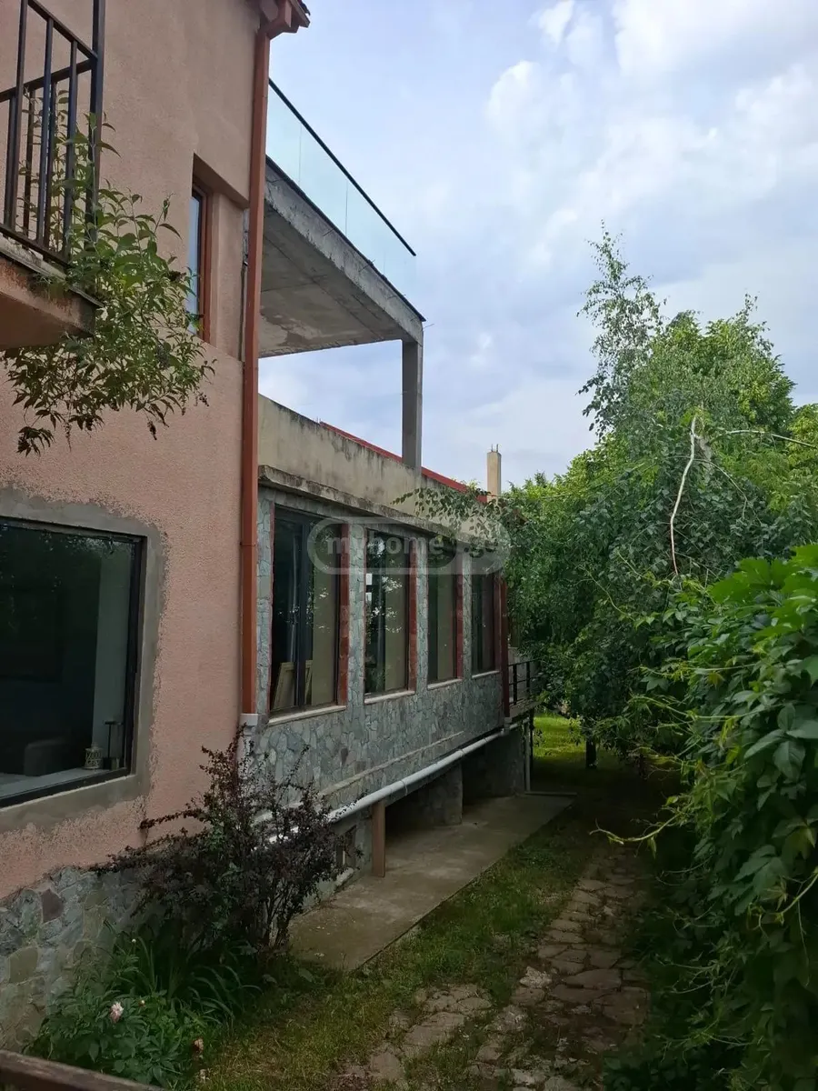 Дом, 5-комн., 1000 м²