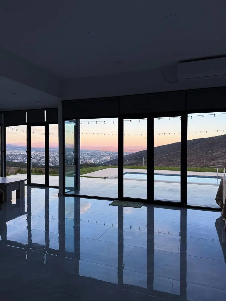 Дом, 5-комн., 3600 м²
