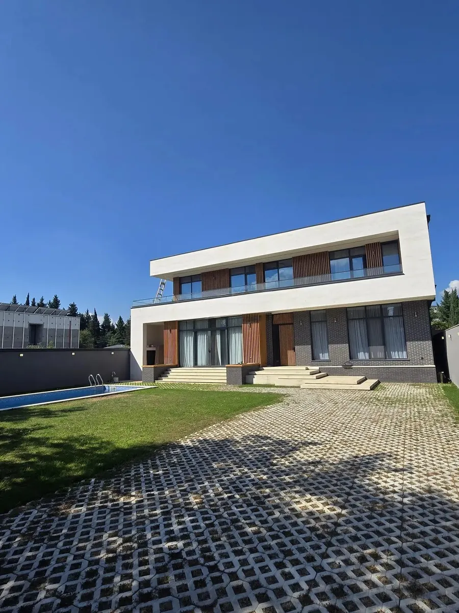 House, 10-room, 600 m²