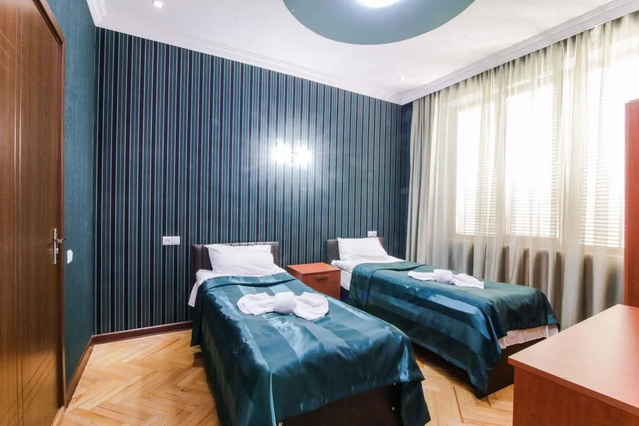 House, 5-room, 360 m²