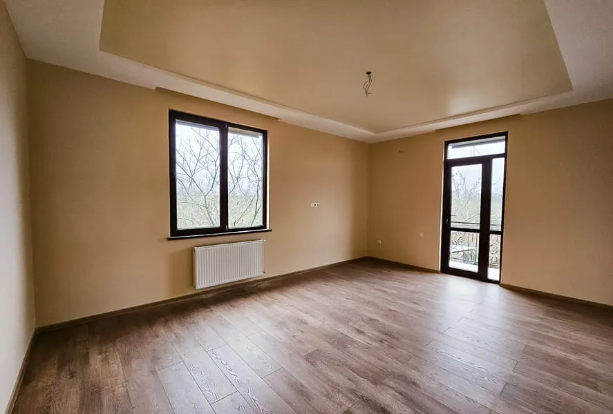 House, 5-room, 240 m²