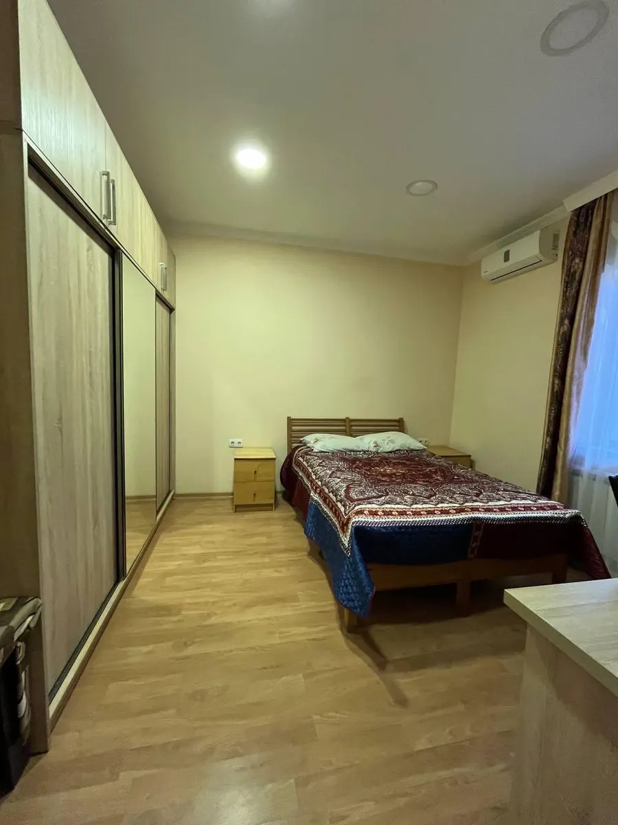 House, 8-room, 259 m²