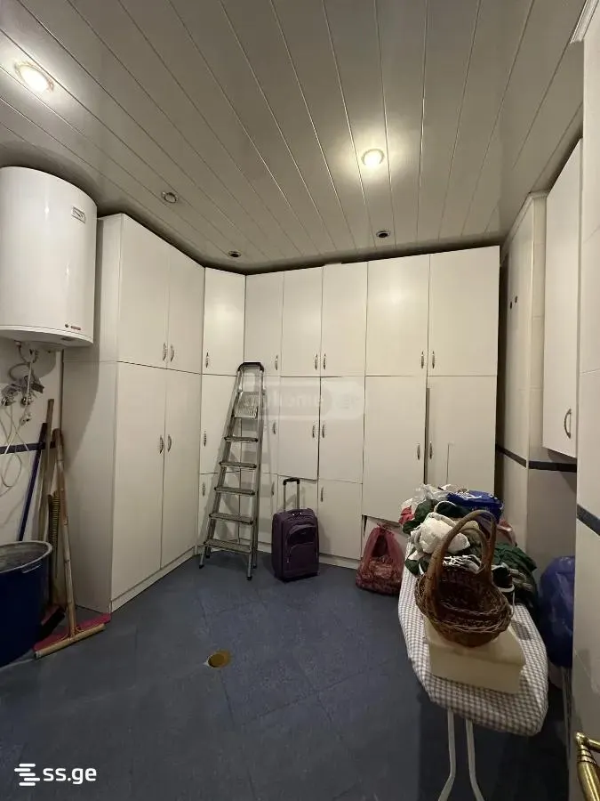 Apartment, 5-room, 300 m²