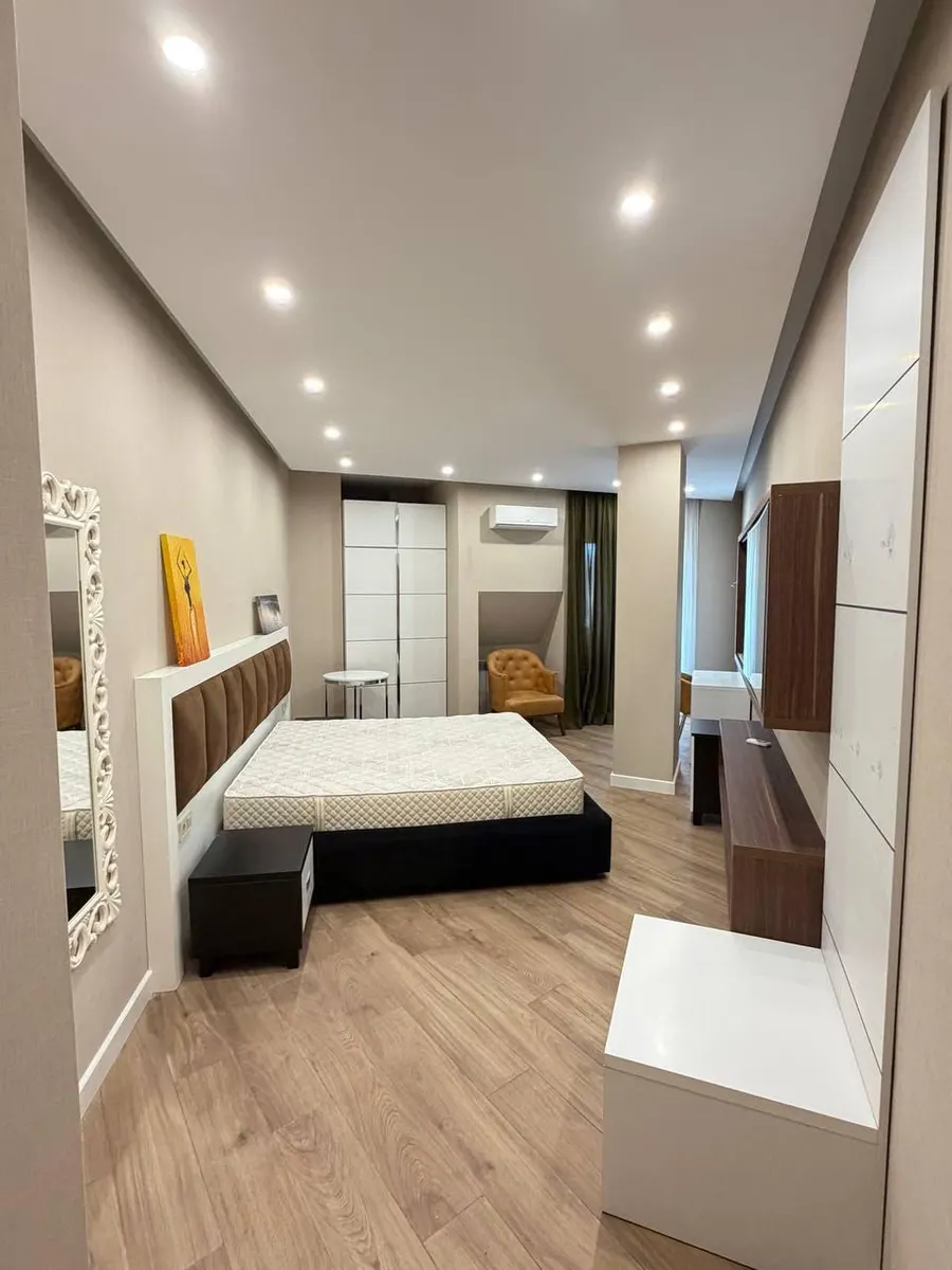 Квартира, 4-комн., 217 м²