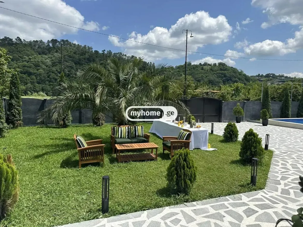 House, 5-room, 200 m²