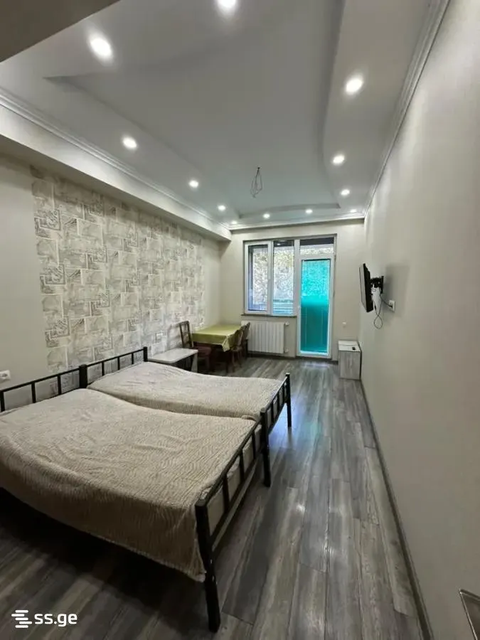 Квартира, 3-комн., 130 м²
