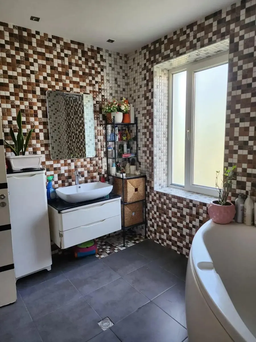 Дом, 7-комн., 240 м²