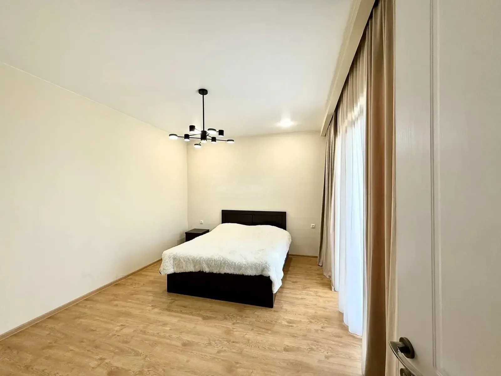 Дом, 7-комн., 210 м²