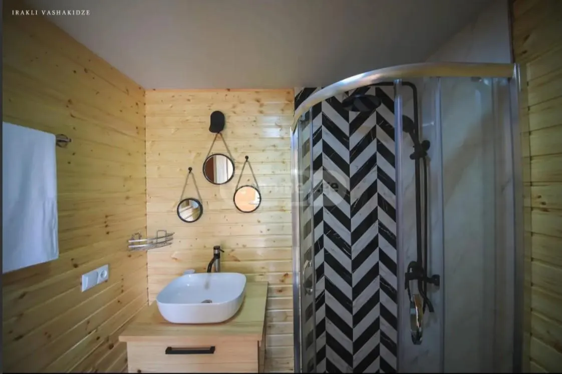 House, 4-room, 200 m²