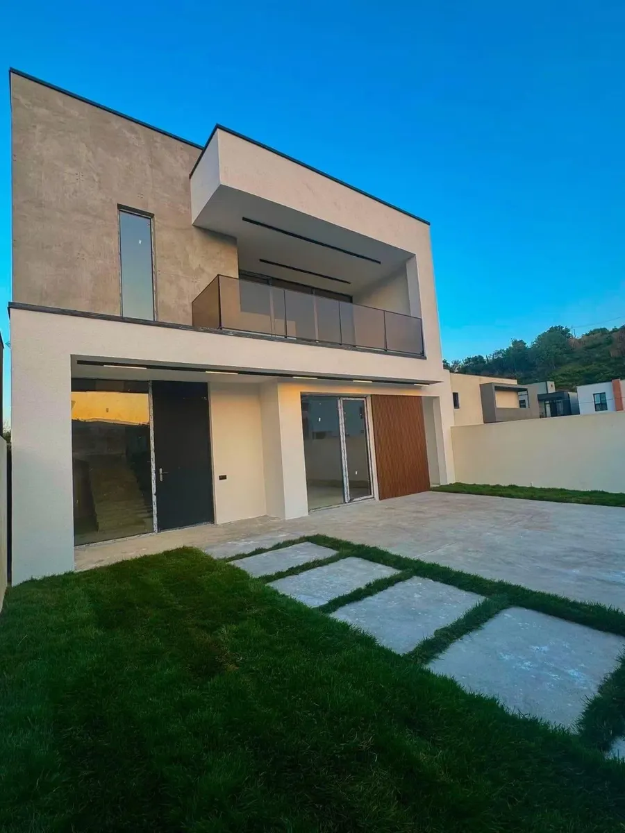 Дом, 5-комн., 250 м²