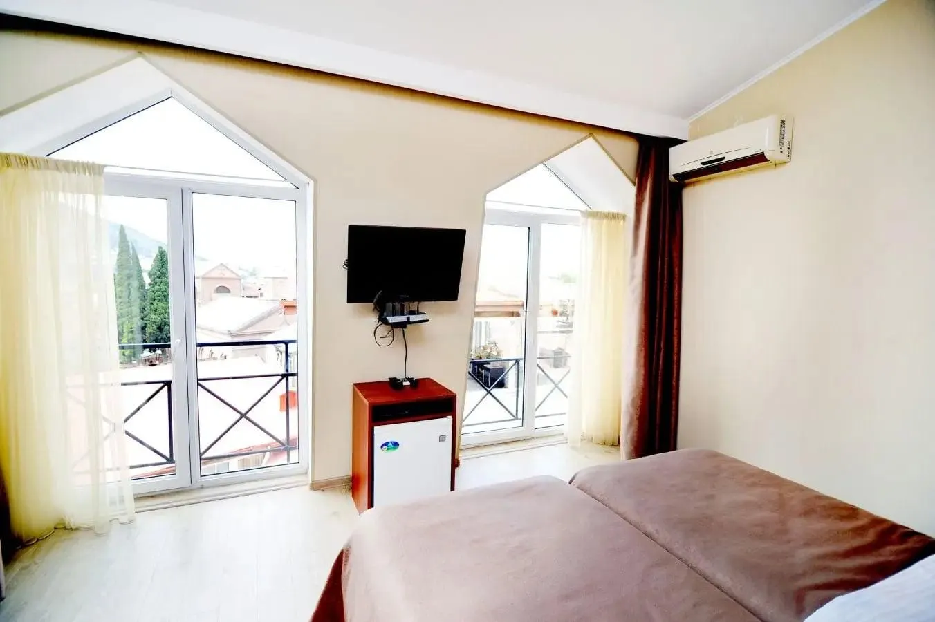 Дом, 10-комн., 600 м²