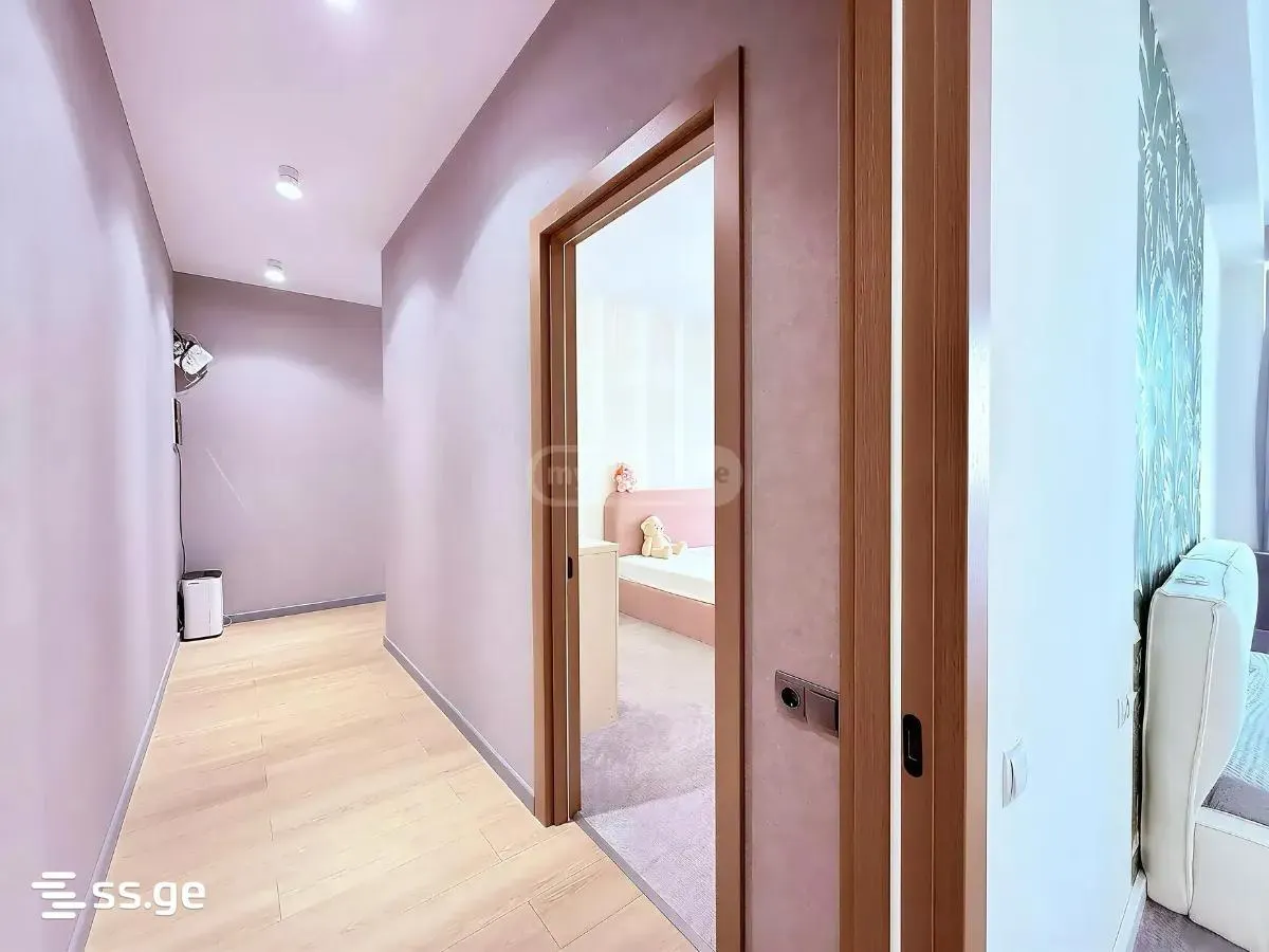 Дом, 3-комн., 600 м²