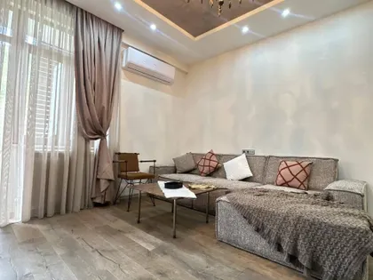 Квартира, 3-комн., 105 м²