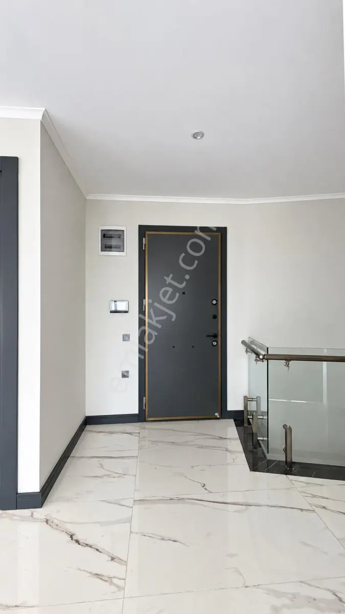 Apartment, 4-room, 145 m²