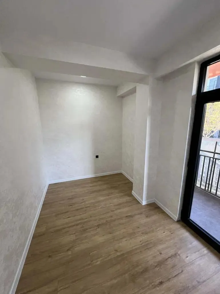 ბინა, 4-ოთახიანი, 71 მ², Christian Steven St, 35