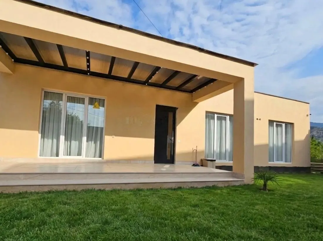 House, 5-room, 170 m²