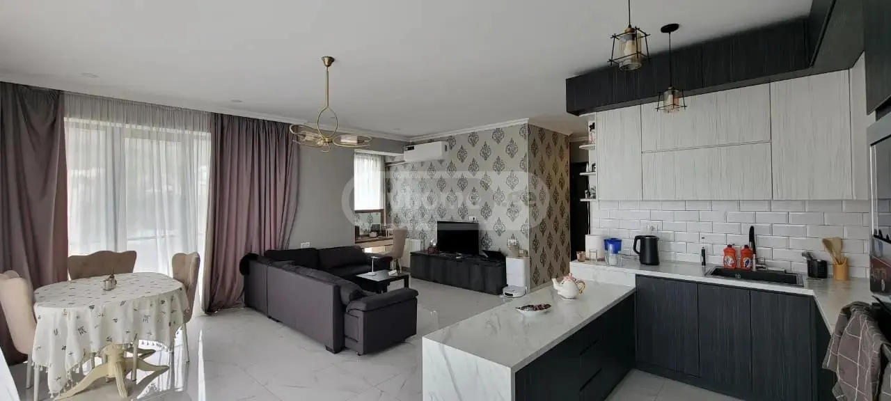 Квартира, 3-комн., 141 м²