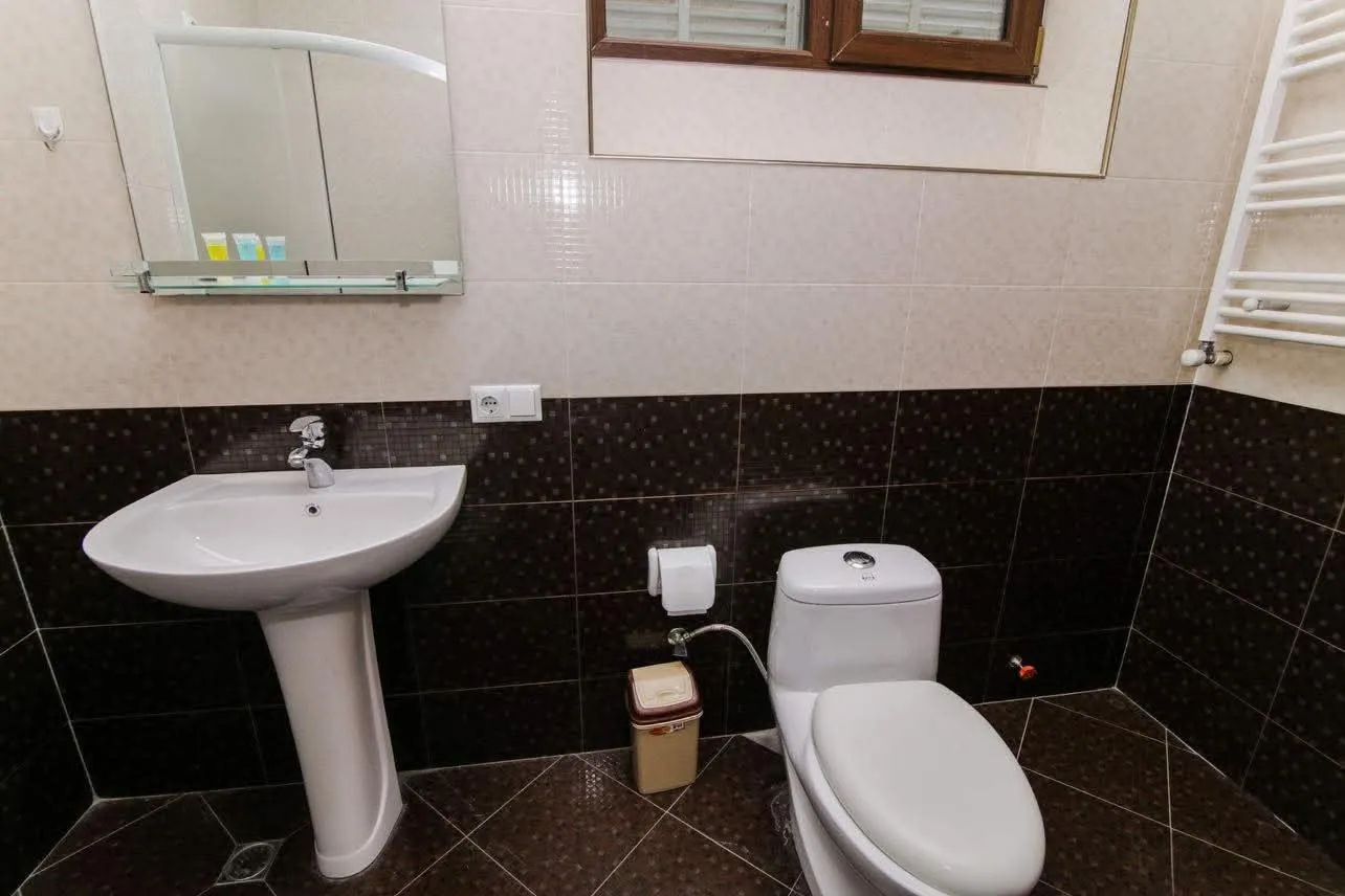 House, 10-room, 306 m²