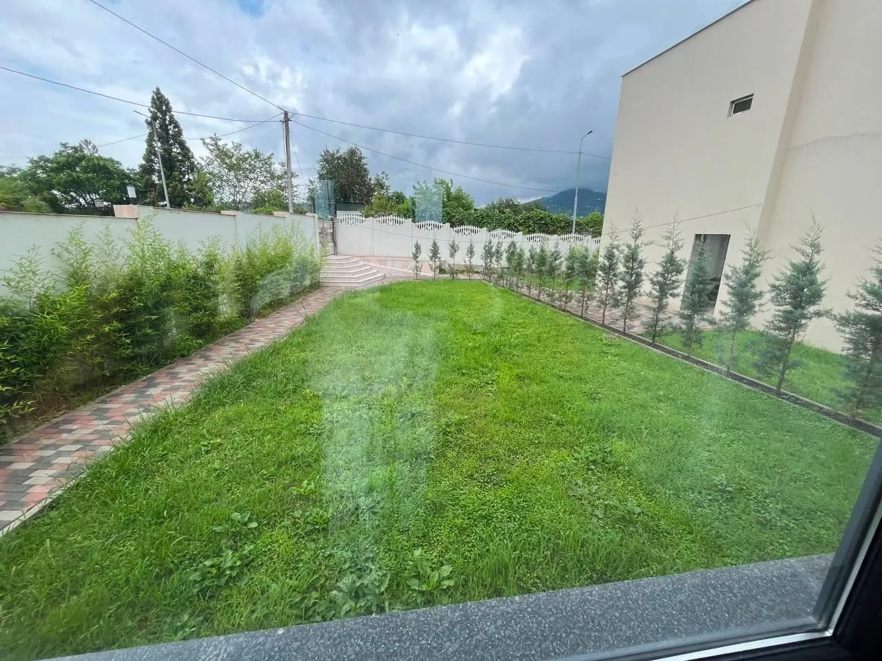 House, 4-room, 350 m²