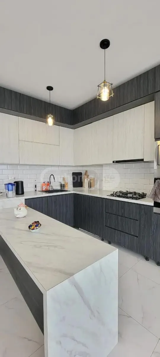 Квартира, 3-комн., 141 м²