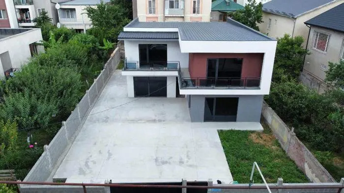 House, 5-room, 280 m²